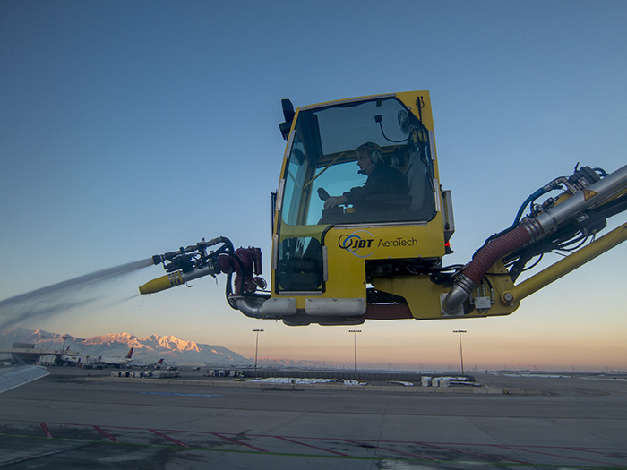 Deicing the plane